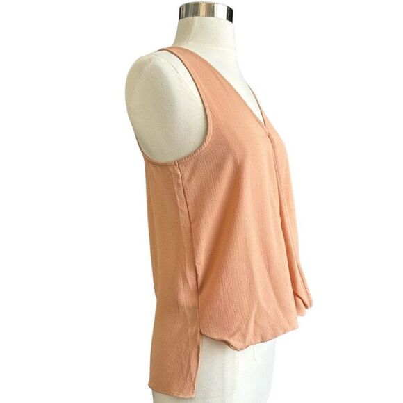 NWT Olive & Oak Surplice Sleeveless Blouse Frappuccino Tan S - Picture 2 of 7